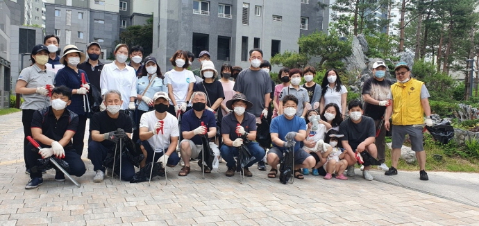 하남시 위례동 아파트 주민들, 자발적 환경정화 활동 ‘눈길’