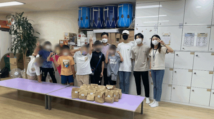 팽성청소년문화의집 청소년봉사동아리 ‘런닝맨’ 지역아동센터 간식 기부 활동