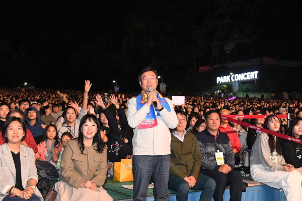 신상진 성남시장, 1만여 명의 시민과 함께 가을밤 정취 느껴