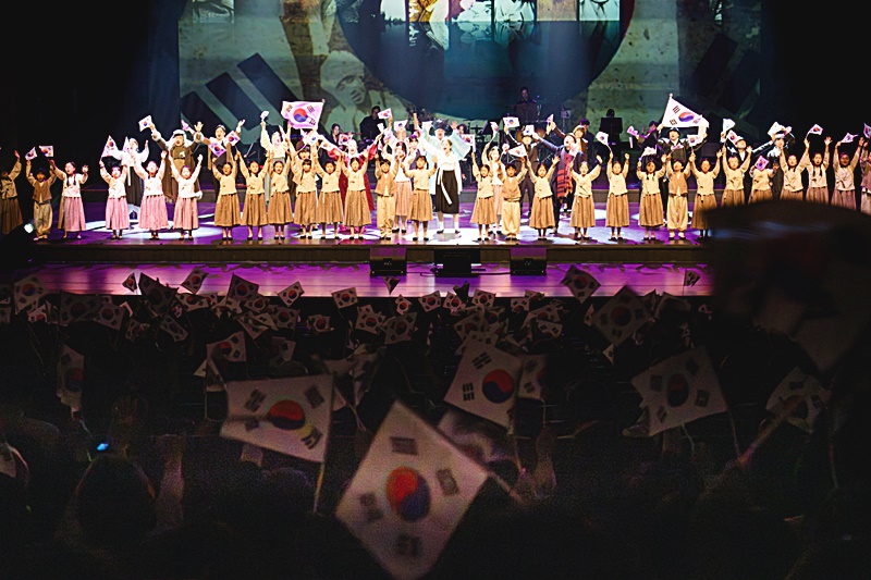 오페라하우스에 울려 퍼진 만세 삼창! 성남문화재단, 뮤지컬 갈라‘페치카’