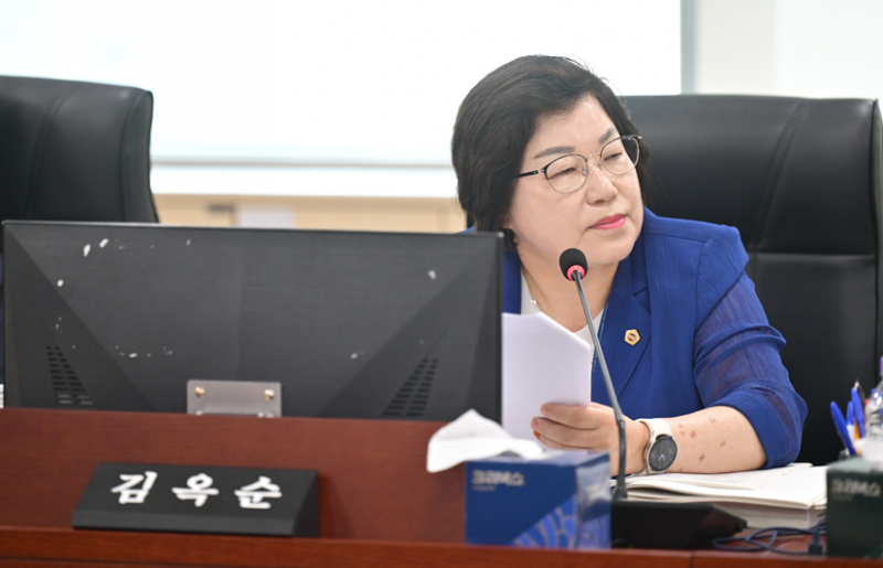 NE_2025_JIZYOW06956.png