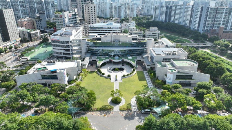 NE_2025_HKQWCF65109.jpeg